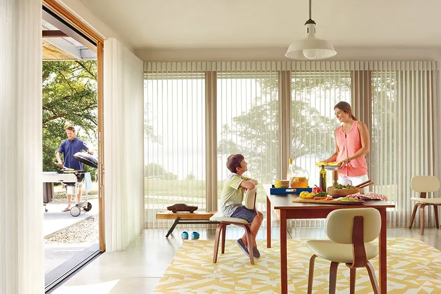 2015_LUM_Terra_Dining-Room_Patio_Talent